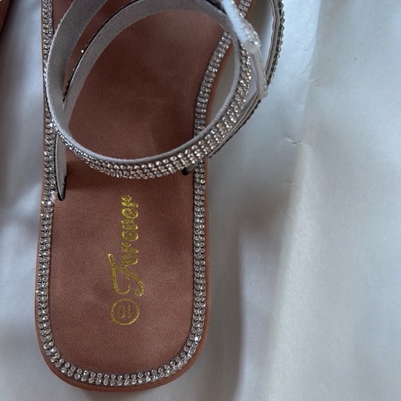 Rhinestone Butterfly
Flat Sandals Wrap up ankle Round Toe NWOT - Picture 10 of 11